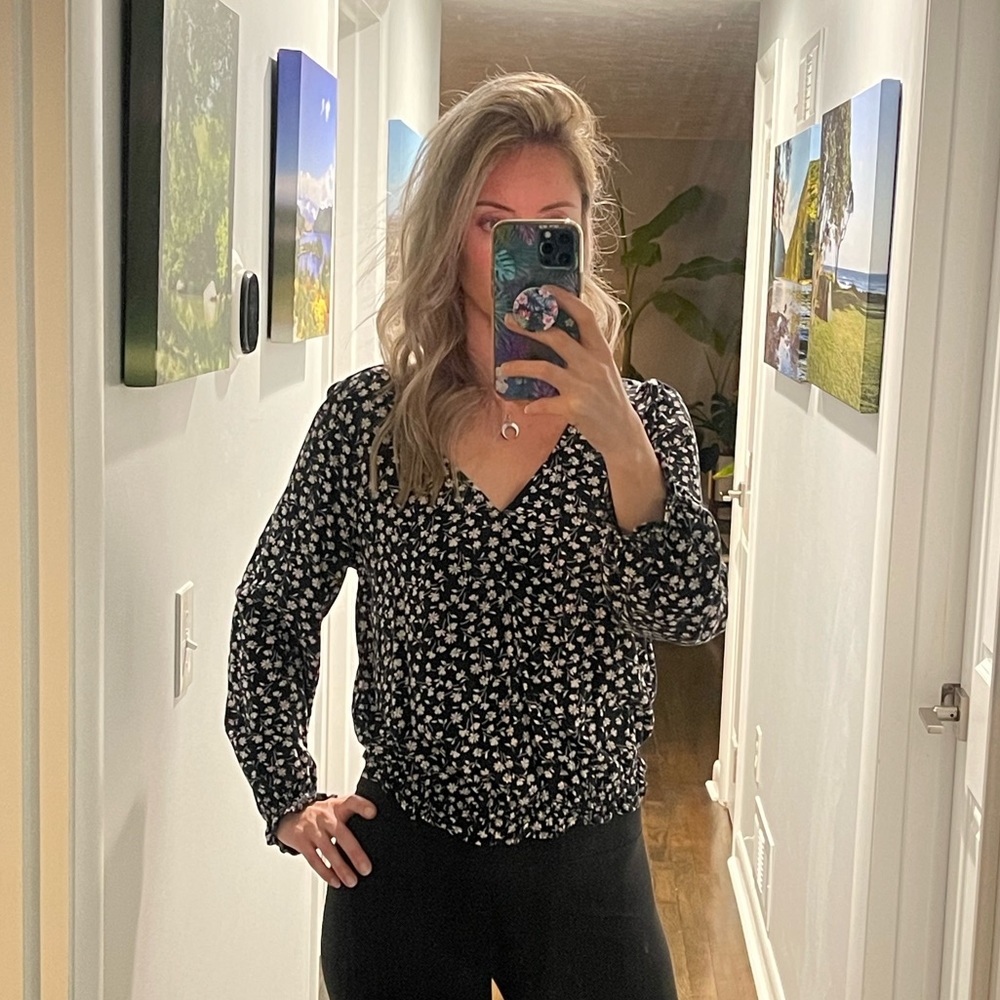 American Eagle black blouse with white flowers (medium)